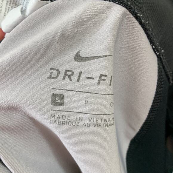 Nike Dri-Fit Black/White Patterned Crop Leggings - Picture 2 of 7